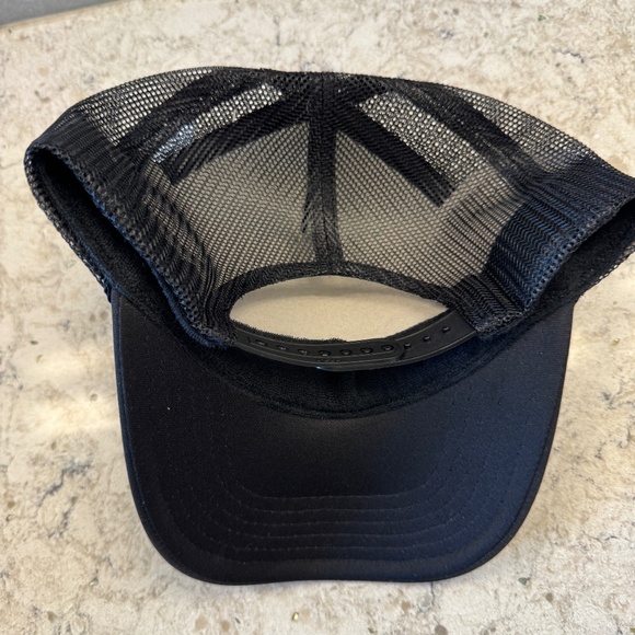 NWT Black trucker hat with the Text "Tequilla Lime sunshine "in gold glitter - Picture 6 of 12